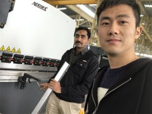 Aljazair Pengujian Klien Press Brake Machine di Pabrik Kami