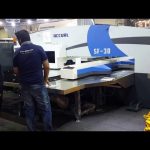 Kualitas tinggi servo cnc turret pukulan tekan mesin hidrolik