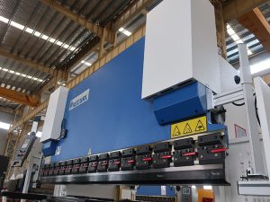 cnc tekan rem hidrolik 300 t 3200 dengan E21 controller