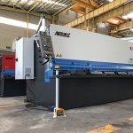 mesin geser hidrolik 12mm pelat baja mesin pemotong 2500mm